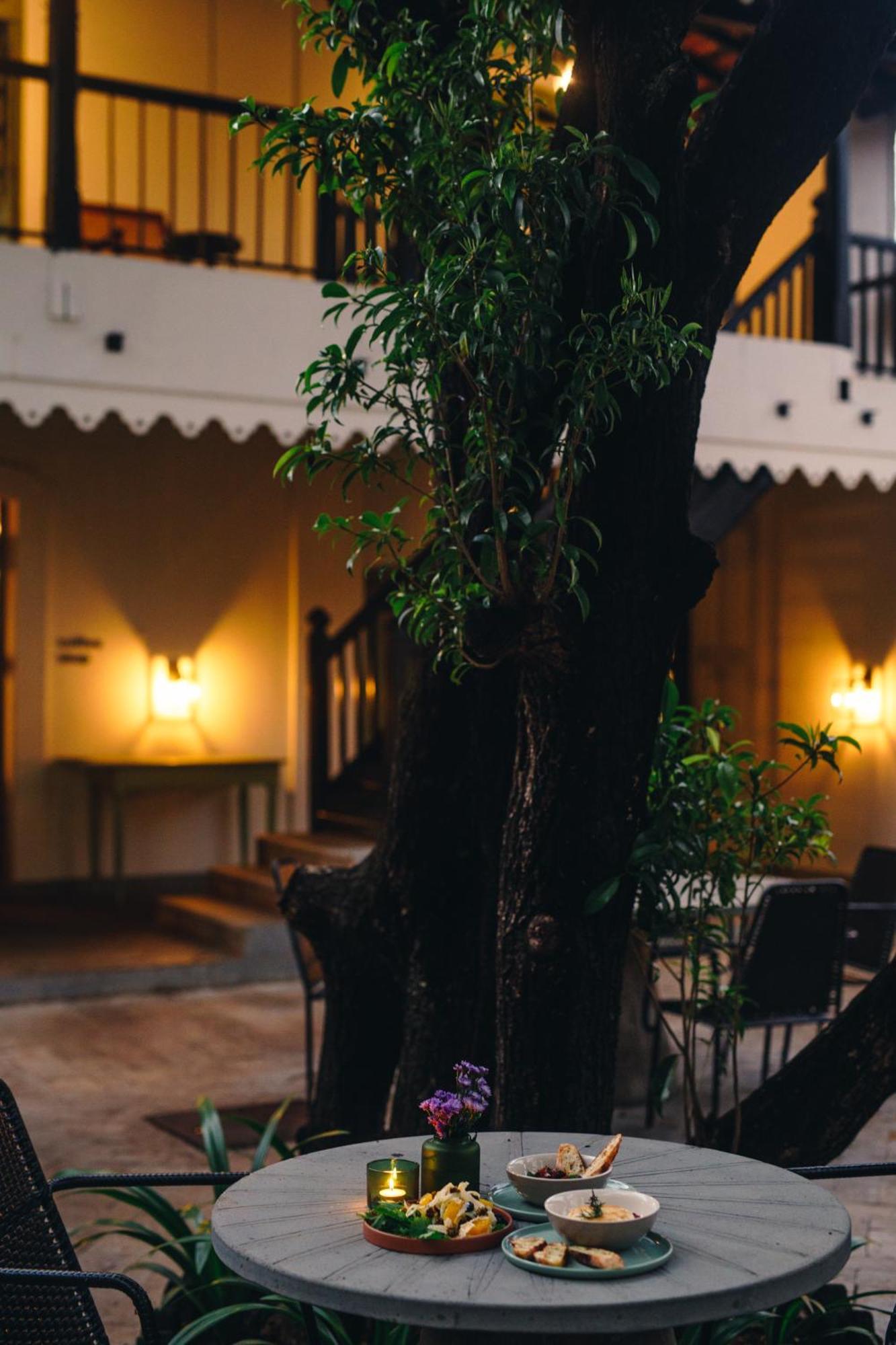 The Project Cafe Hotel Aldona Exterior photo