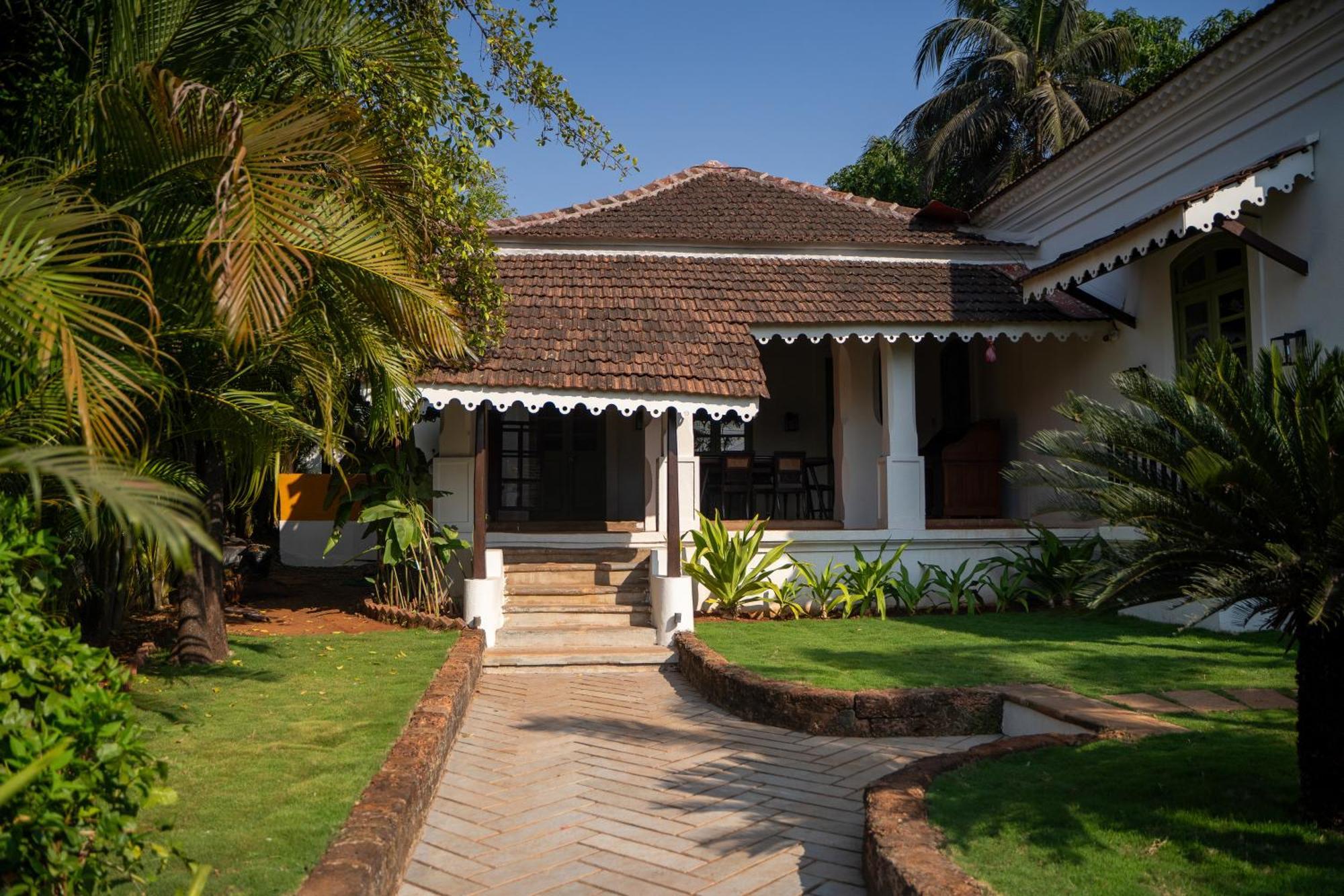 The Project Cafe Hotel Aldona Exterior photo